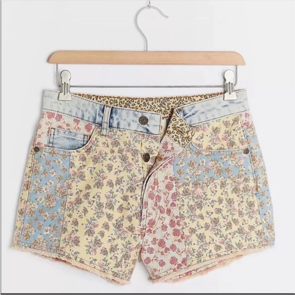 Farm Rio Ultra High Rise Floral Patchwork Denim Shorts Blue Pink Yellow 25 NWT